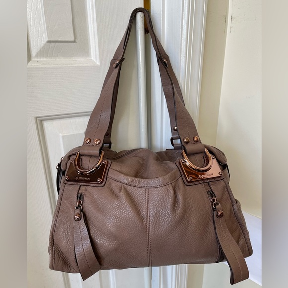 B Makowsky Leather Shoulder Bag EUC